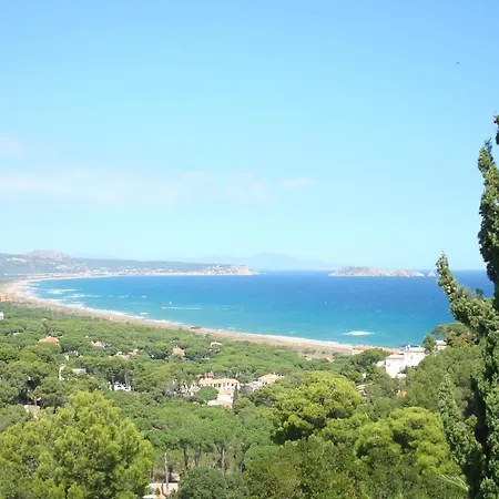 Beautiful Detached Air-conditioned Close To Sandy Beach, Shops And Restaurants