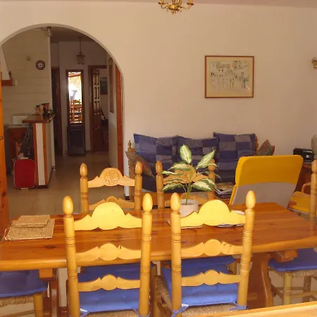 Beautiful Detached Air-conditioned Close To Sandy Beach, Shops And Restaurants