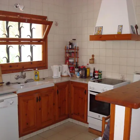 Beautiful Detached Close To Sandy Beach, Shops And Restaurants *