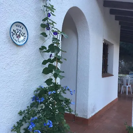 Βίλα Beautiful Detached Close To Sandy Beach, Shops And Restaurants *