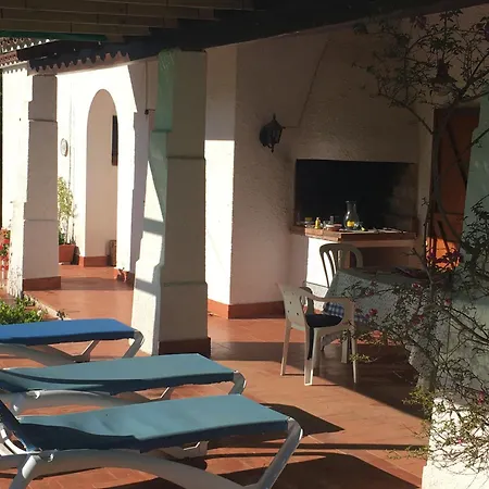 Beautiful Detached Air-conditioned Close To Sandy Beach, Shops And Restaurants * بيغور